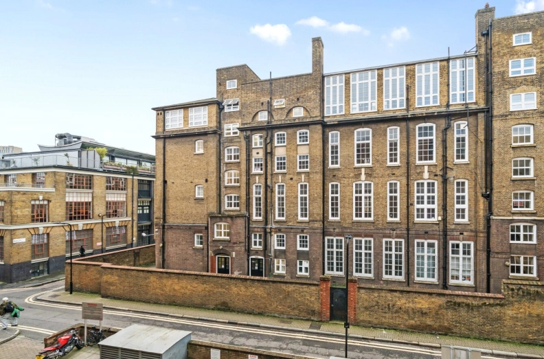 2 bedrooms apartments/flats to sale in Bateman's Row, London-image 9