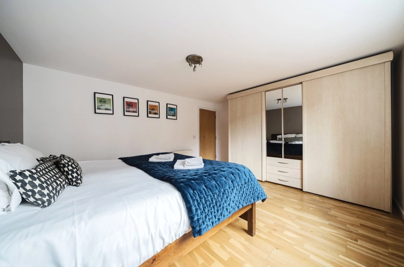 2 bedrooms apartments/flats to sale in Bateman's Row, London-image 5