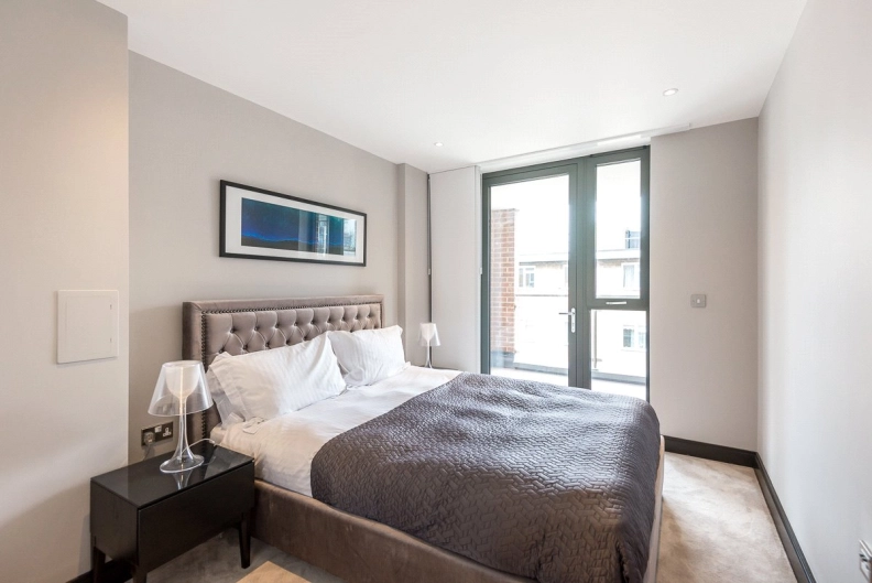 1 bedroom apartments/flats to sale in Lancaster Street, London-image 6