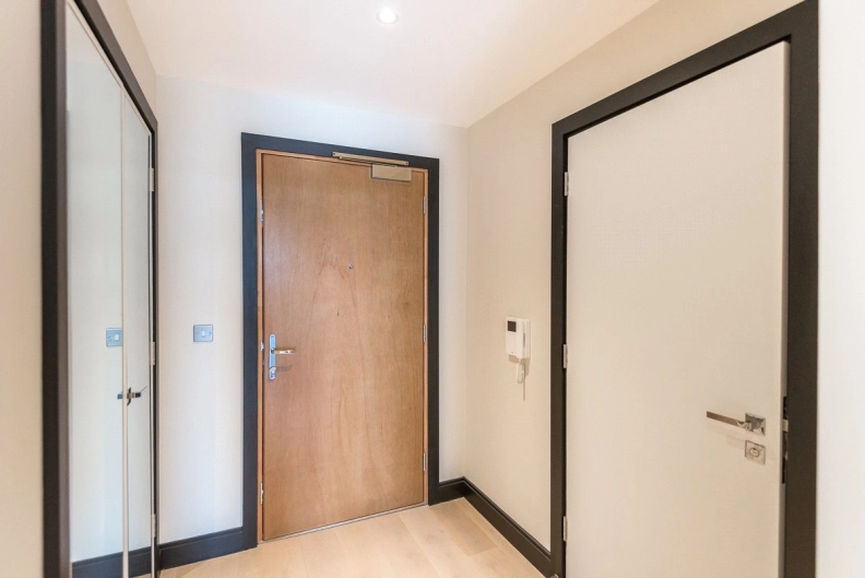 1 bedroom apartments/flats to sale in Lancaster Street, London-image 9