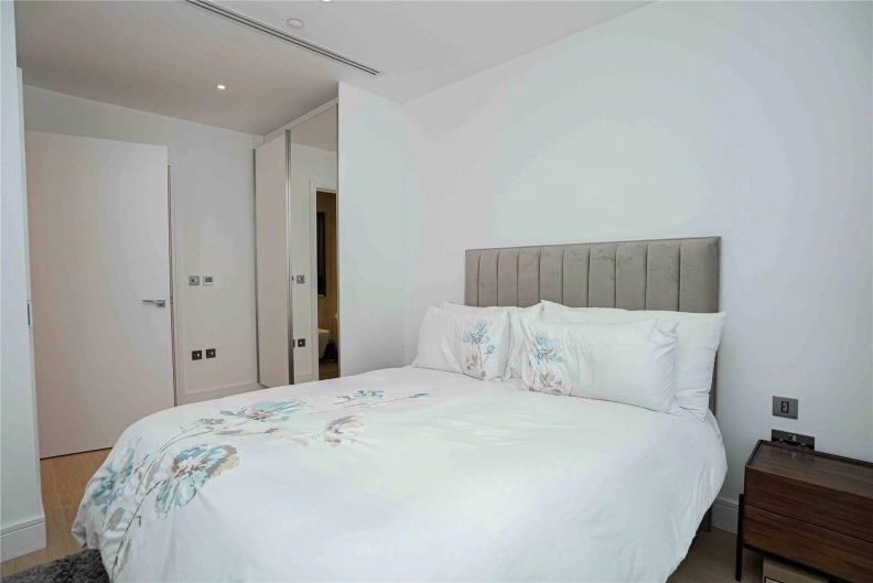 2 bedrooms apartments/flats to sale in Harbour Way, South Quay-image 6