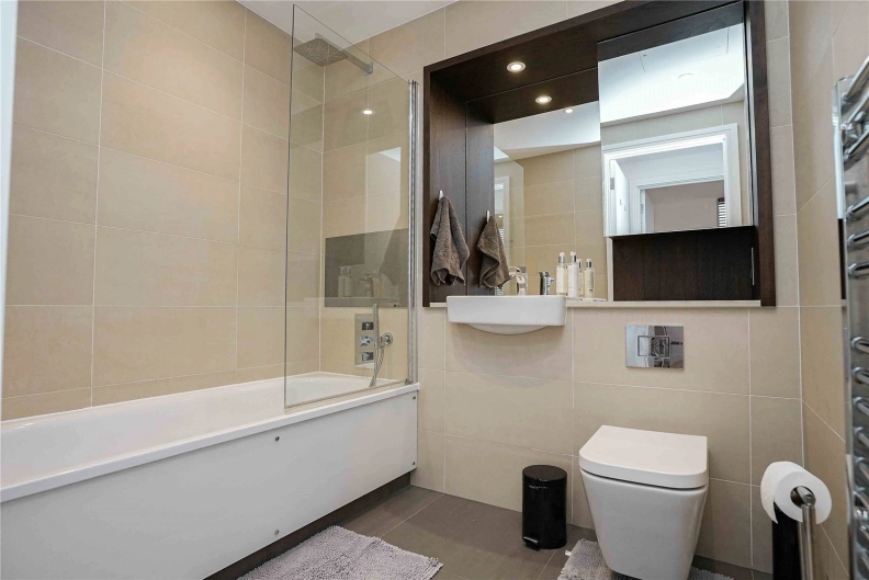 2 bedrooms apartments/flats to sale in Harbour Way, South Quay-image 10