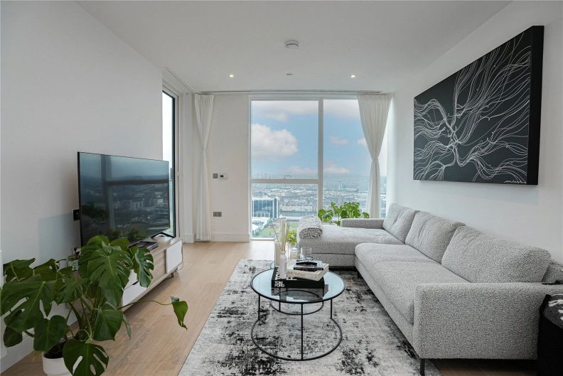 2 bedrooms apartments/flats to sale in Harbour Way, South Quay-image 2