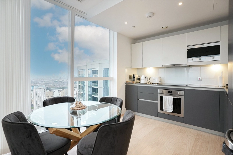 2 bedrooms apartments/flats to sale in Harbour Way, South Quay-image 4