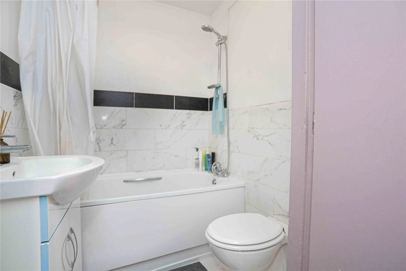 Studio apartments/flats to sale in Coopers Close, Stepney Green-image 7