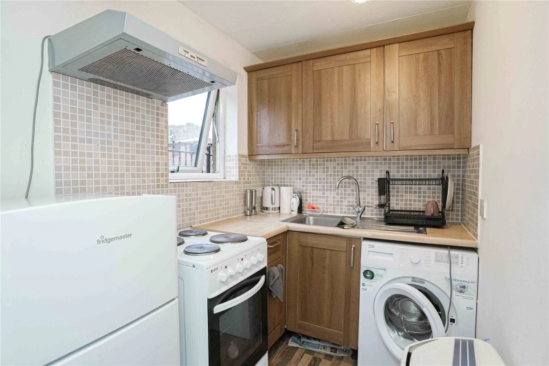 Studio apartments/flats to sale in Coopers Close, Stepney Green-image 6