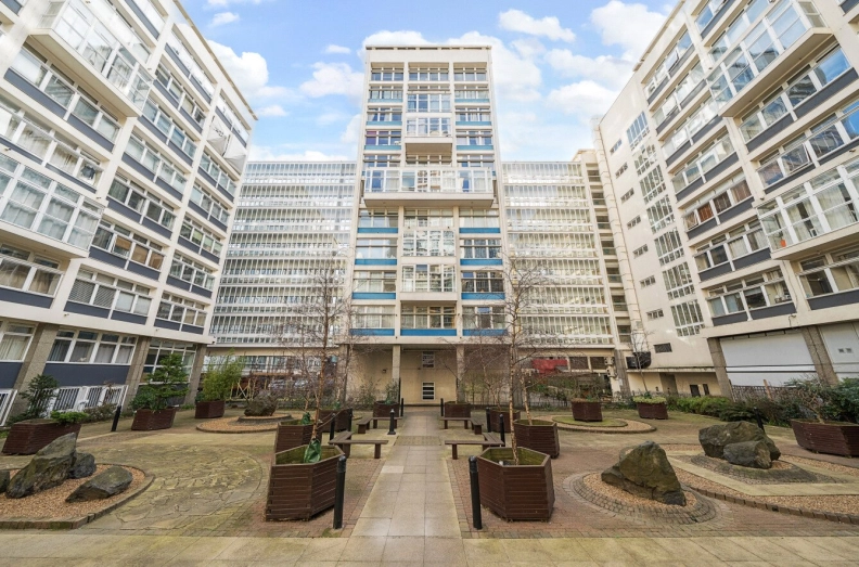 Studio apartments/flats to sale in Newington Causeway, Elephant & Castle-image 1