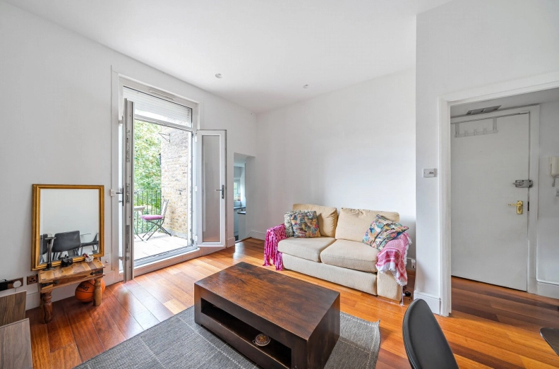 2 bedrooms apartments/flats to sale in Tufnell Park Road, London-image 5