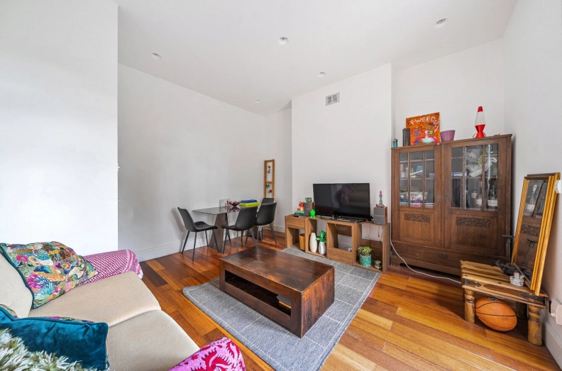 2 bedrooms apartments/flats to sale in Tufnell Park Road, London-image 6