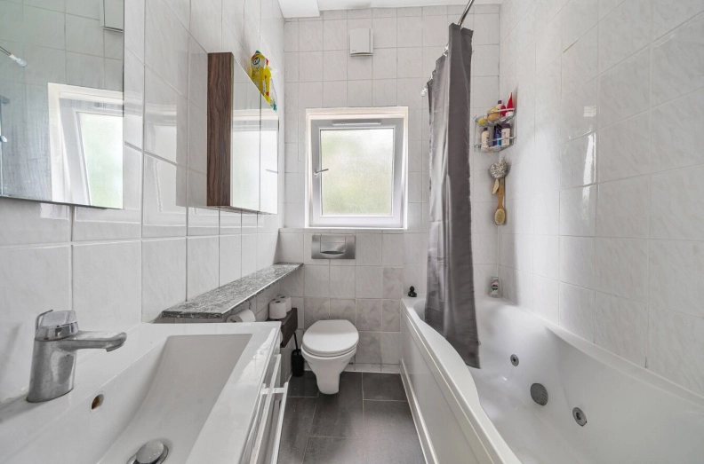 2 bedrooms apartments/flats to sale in Tufnell Park Road, London-image 9