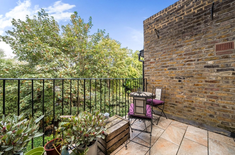 2 bedrooms apartments/flats to sale in Tufnell Park Road, London-image 12