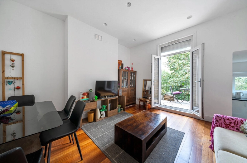 2 bedrooms apartments/flats to sale in Tufnell Park Road, London-image 2