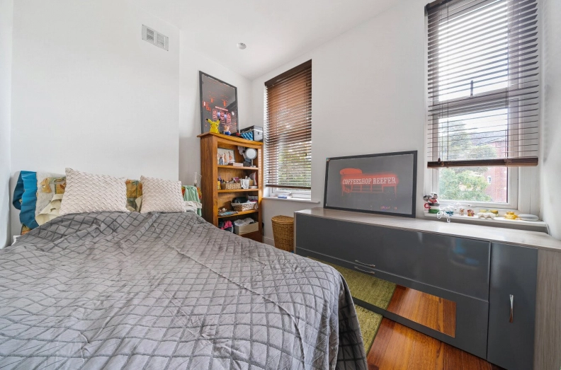 2 bedrooms apartments/flats to sale in Tufnell Park Road, London-image 8