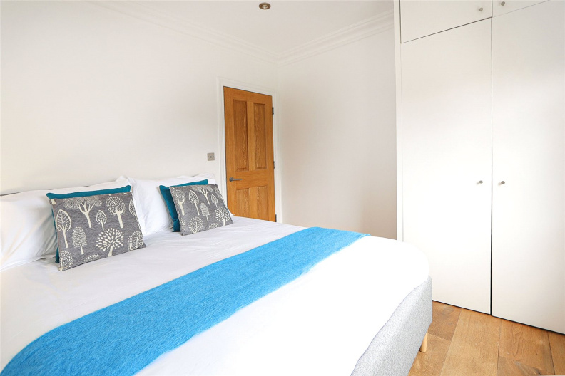 2 bedrooms apartments/flats to sale in Dalmeny Road, London-image 6