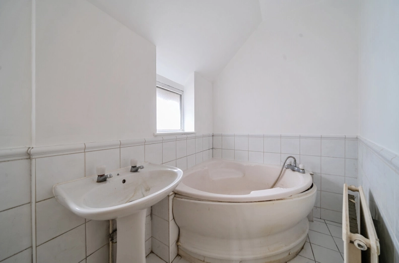 2 bedrooms apartments/flats to sale in North End Road, London-image 6