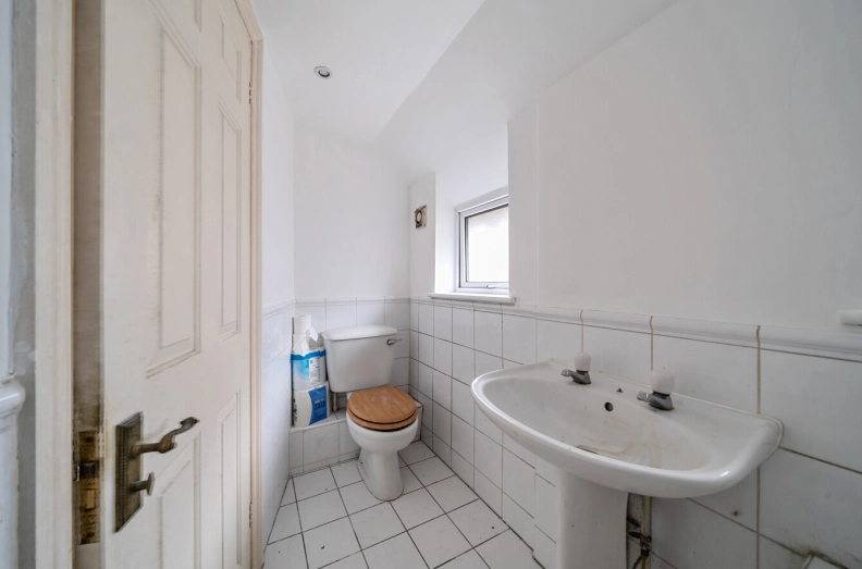 2 bedrooms apartments/flats to sale in North End Road, London-image 7