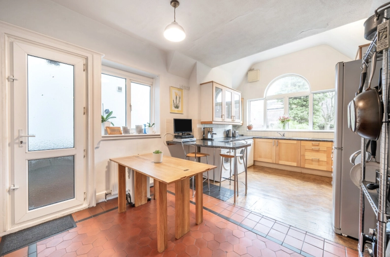 6 bedrooms houses to sale in Woodstock Road, Golders Green-image 17