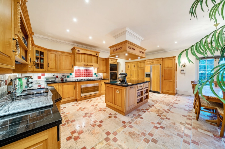 13 bedrooms houses to sale in Hocroft Road, The Hocrofts-image 4