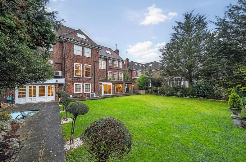 13 bedrooms houses to sale in Hocroft Road, The Hocrofts-image 14