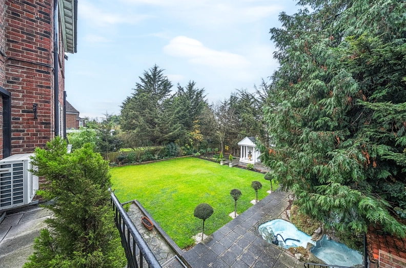 13 bedrooms houses to sale in Hocroft Road, The Hocrofts-image 11