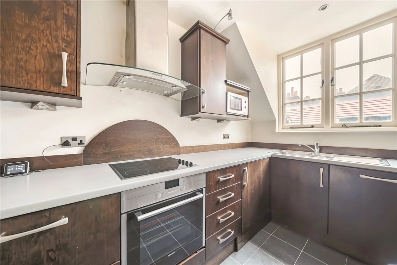 3 bedrooms apartments/flats to sale in Ferncroft Avenue, London-image 11