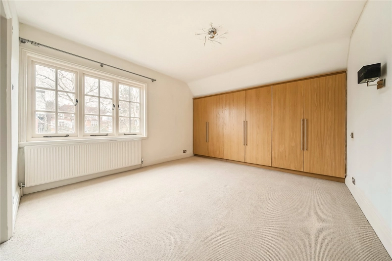 3 bedrooms apartments/flats to sale in Ferncroft Avenue, London-image 4