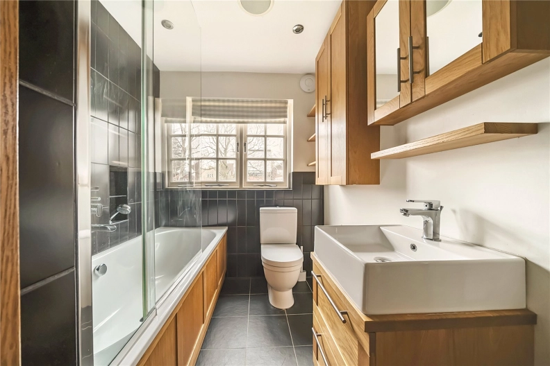 3 bedrooms apartments/flats to sale in Ferncroft Avenue, London-image 6