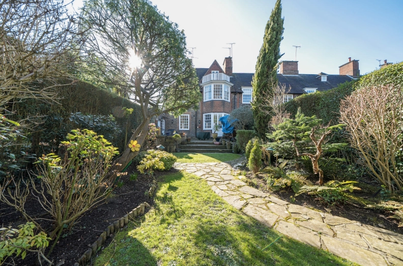 4 bedrooms houses to sale in Heathgate, Hampstead Garden Suburb-image 11