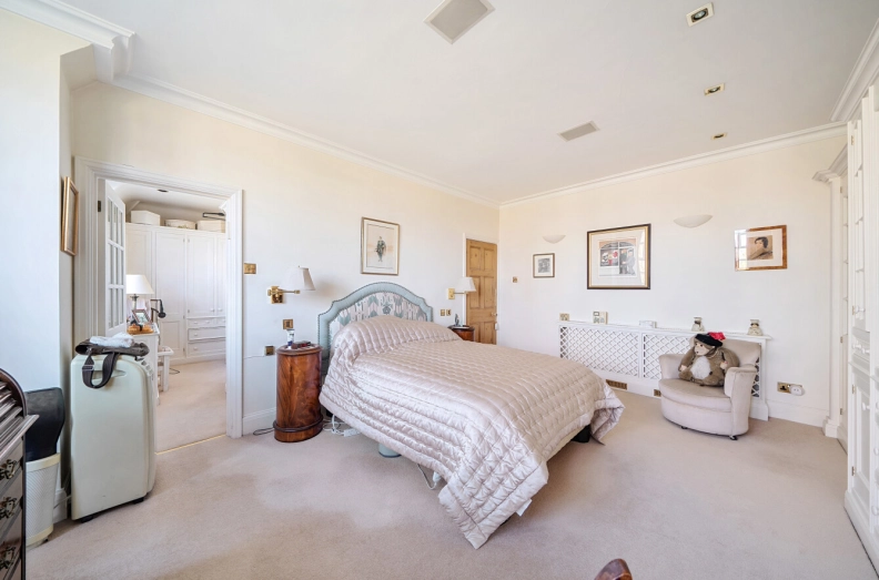 4 bedrooms houses to sale in Heathgate, Hampstead Garden Suburb-image 19