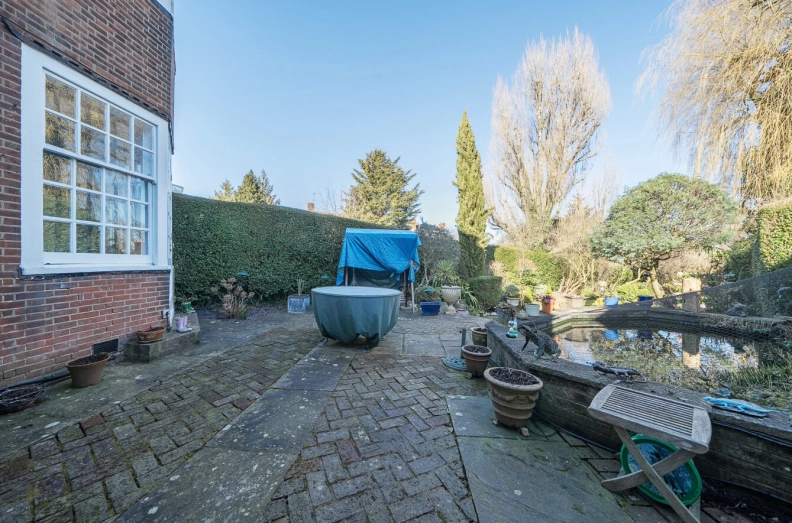 4 bedrooms houses to sale in Heathgate, Hampstead Garden Suburb-image 21