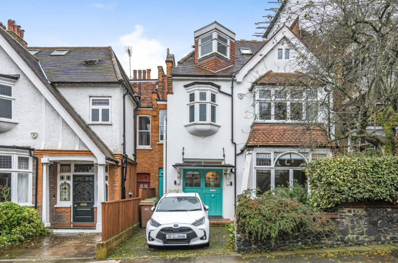 5 bedrooms houses to sale in Southwood Lawn Road, London-image 16