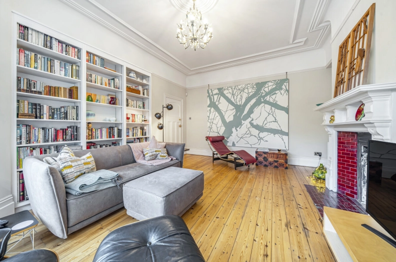 5 bedrooms houses to sale in Southwood Lawn Road, London-image 3