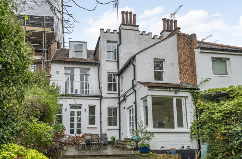 5 bedrooms houses to sale in Southwood Lawn Road, London-image 21