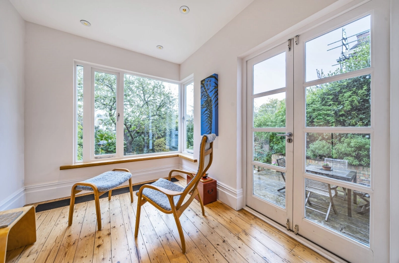 5 bedrooms houses to sale in Southwood Lawn Road, London-image 17