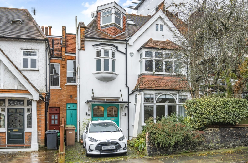 5 bedrooms houses to sale in Southwood Lawn Road, London-image 1