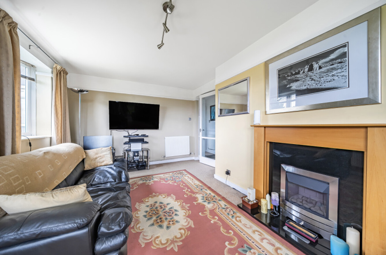 2 bedrooms apartments/flats to sale in Great North Road, London-image 4