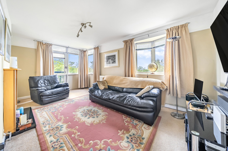 2 bedrooms apartments/flats to sale in Great North Road, London-image 2