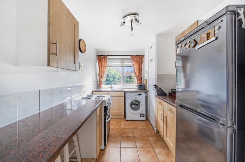 2 bedrooms apartments/flats to sale in Great North Road, London-image 3