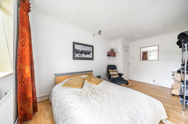 2 bedrooms apartments/flats to sale in Great North Road, London-image 15