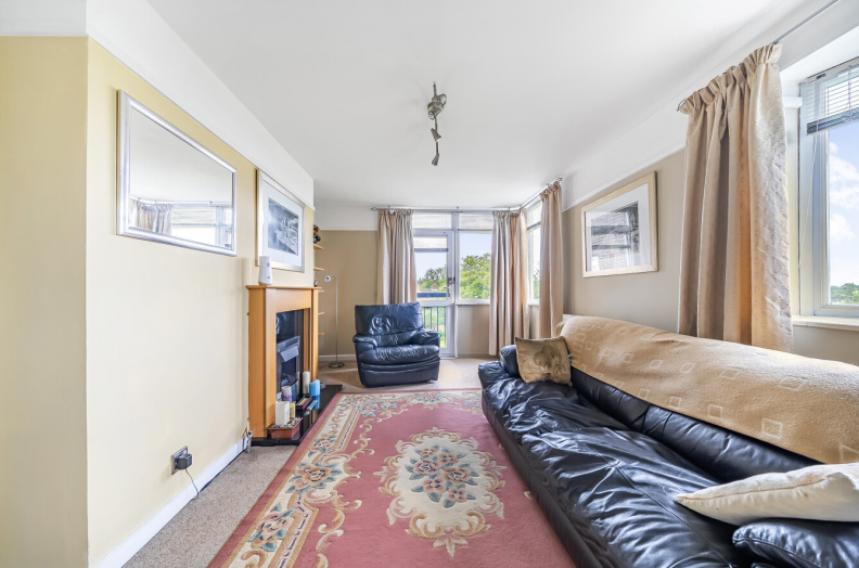 2 bedrooms apartments/flats to sale in Great North Road, London-image 18