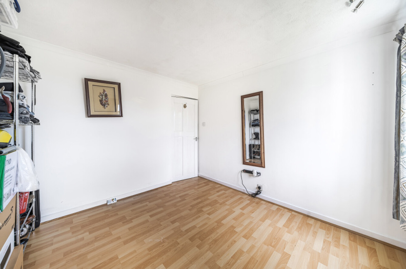 2 bedrooms apartments/flats to sale in Great North Road, London-image 8