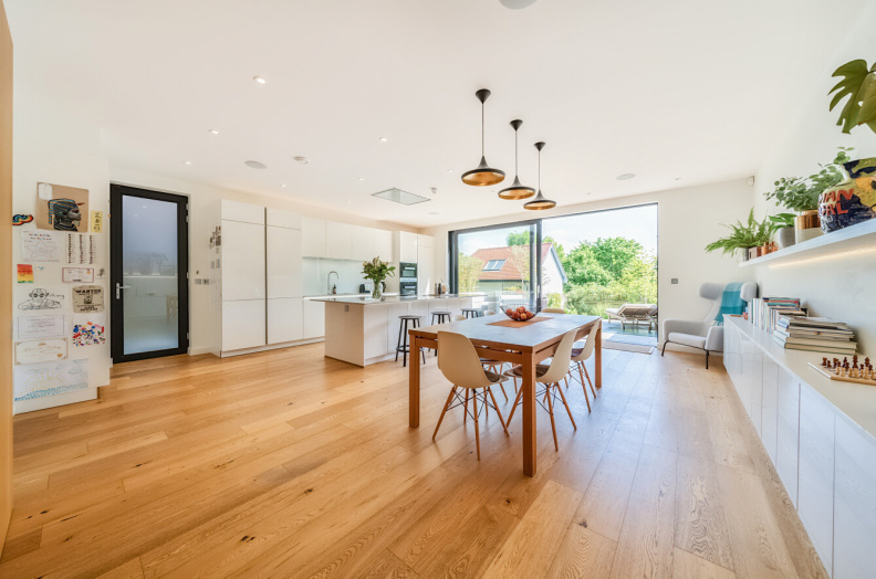 5 bedrooms houses to sale in Southern Road, East Finchley-image 3