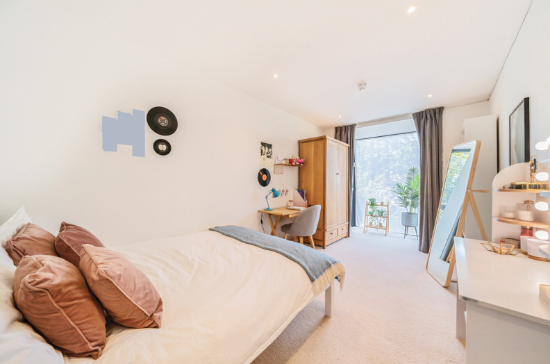 5 bedrooms houses to sale in Southern Road, East Finchley-image 9