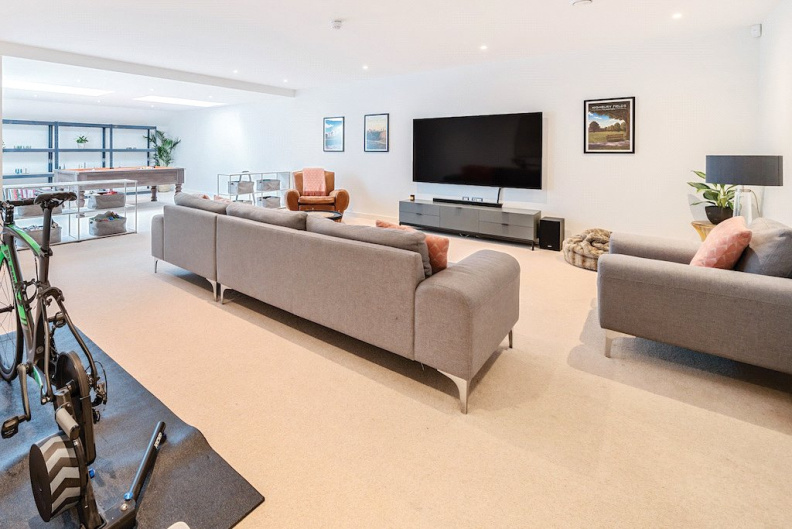 5 bedrooms houses to sale in Southern Road, Fortis Green, London-image 6