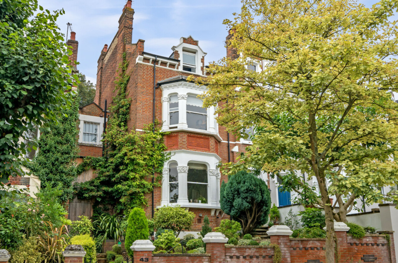 7 bedrooms houses to sale in Cromwell Avenue, Highgate, London-image 1