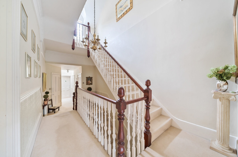 7 bedrooms houses to sale in Cromwell Avenue, Highgate, London-image 12