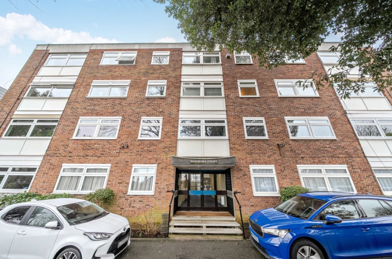 2 bedrooms apartments/flats to sale in Shepherds Hill, London-image 25