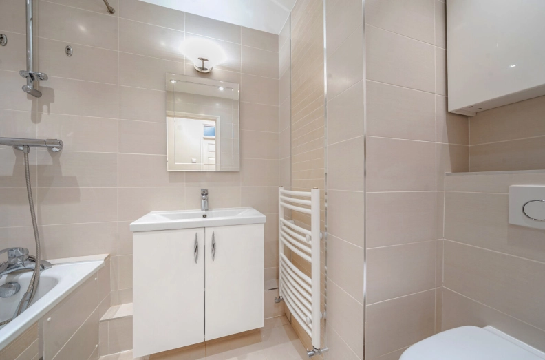 2 bedrooms apartments/flats to sale in Shepherds Hill, London-image 17