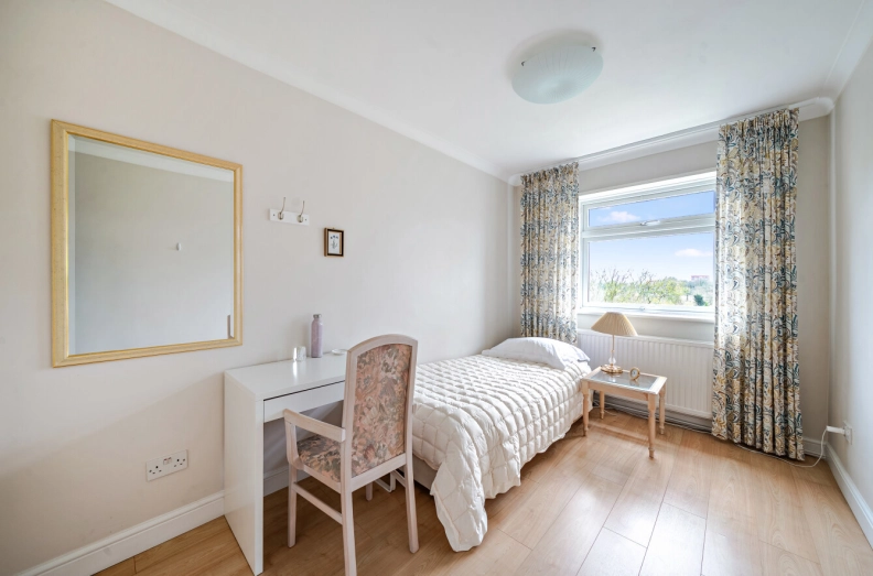 2 bedrooms apartments/flats to sale in Shepherds Hill, London-image 7