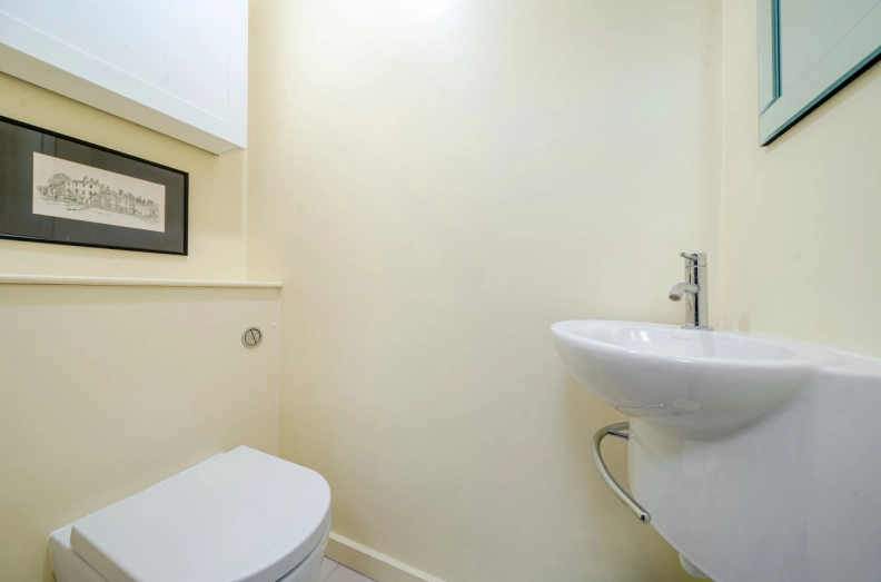 2 bedrooms apartments/flats to sale in Shepherds Hill, London-image 21